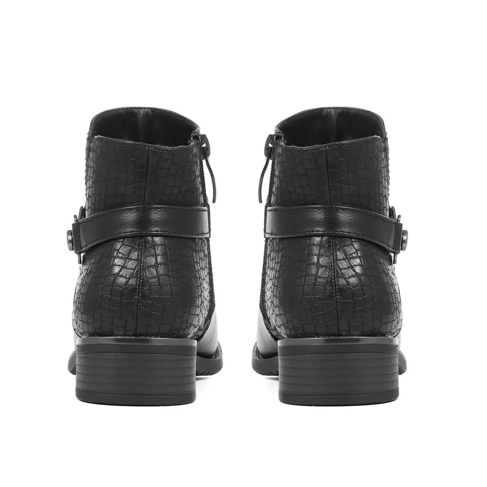 Ankle Boots with Metallic Buckle - BELWOIL32017 / 319 008