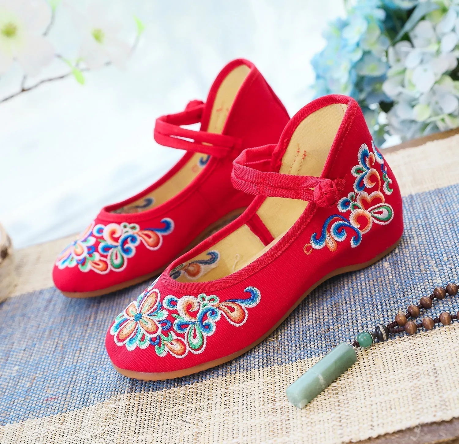 Embroidered canvas ethnic style Canvas shoes