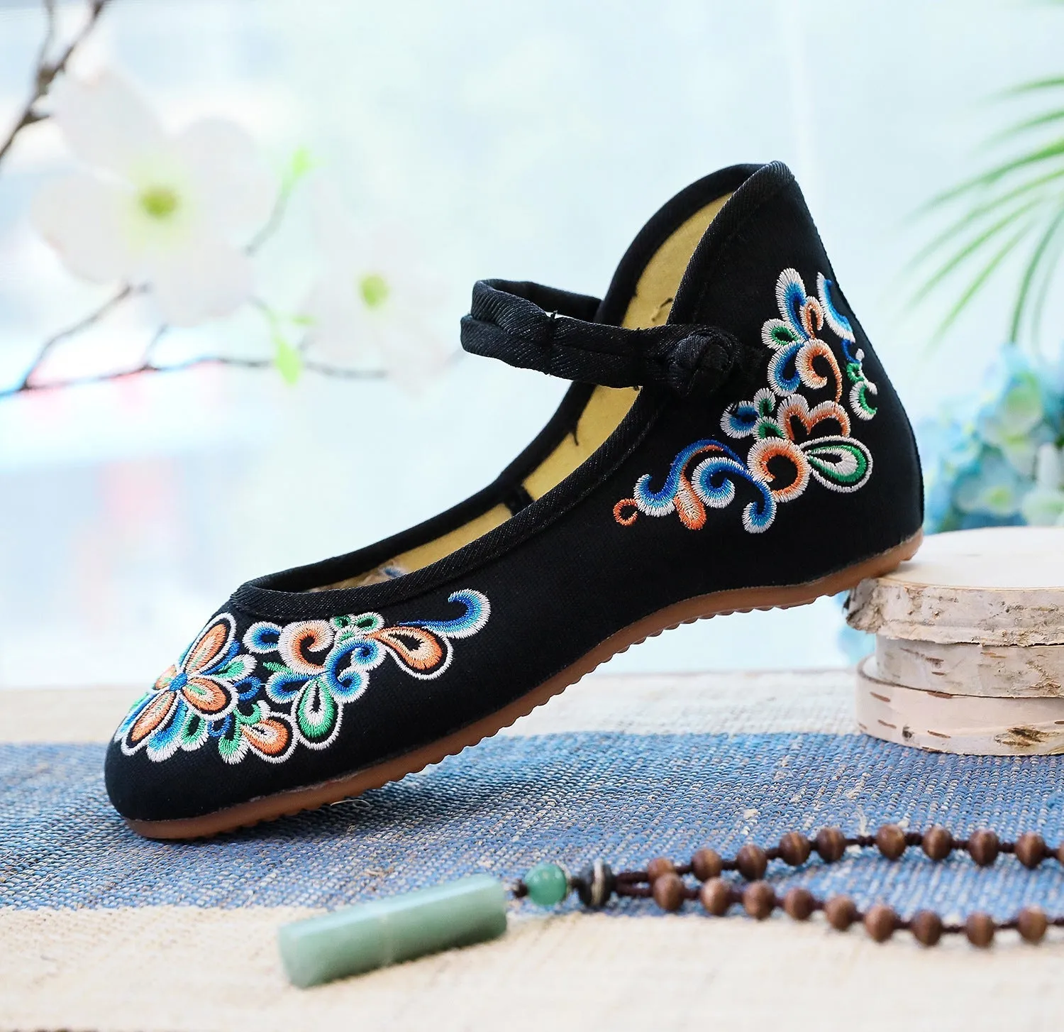 Embroidered canvas ethnic style Canvas shoes