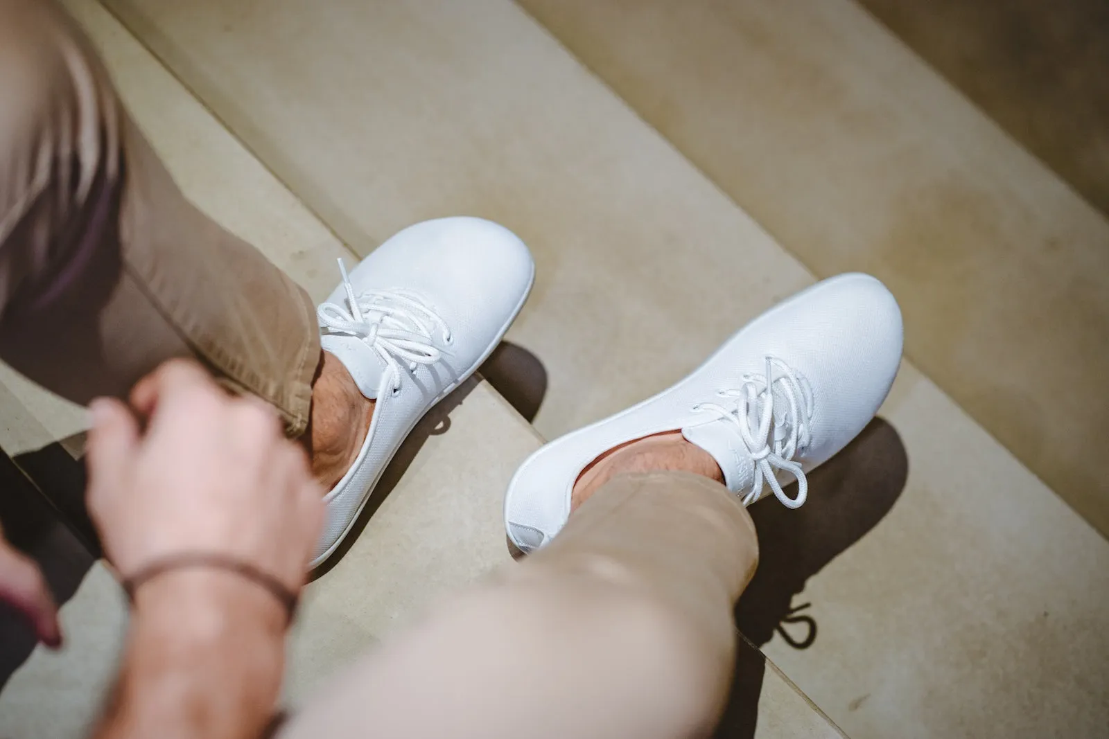 Men's Flow Comfort white sneakers