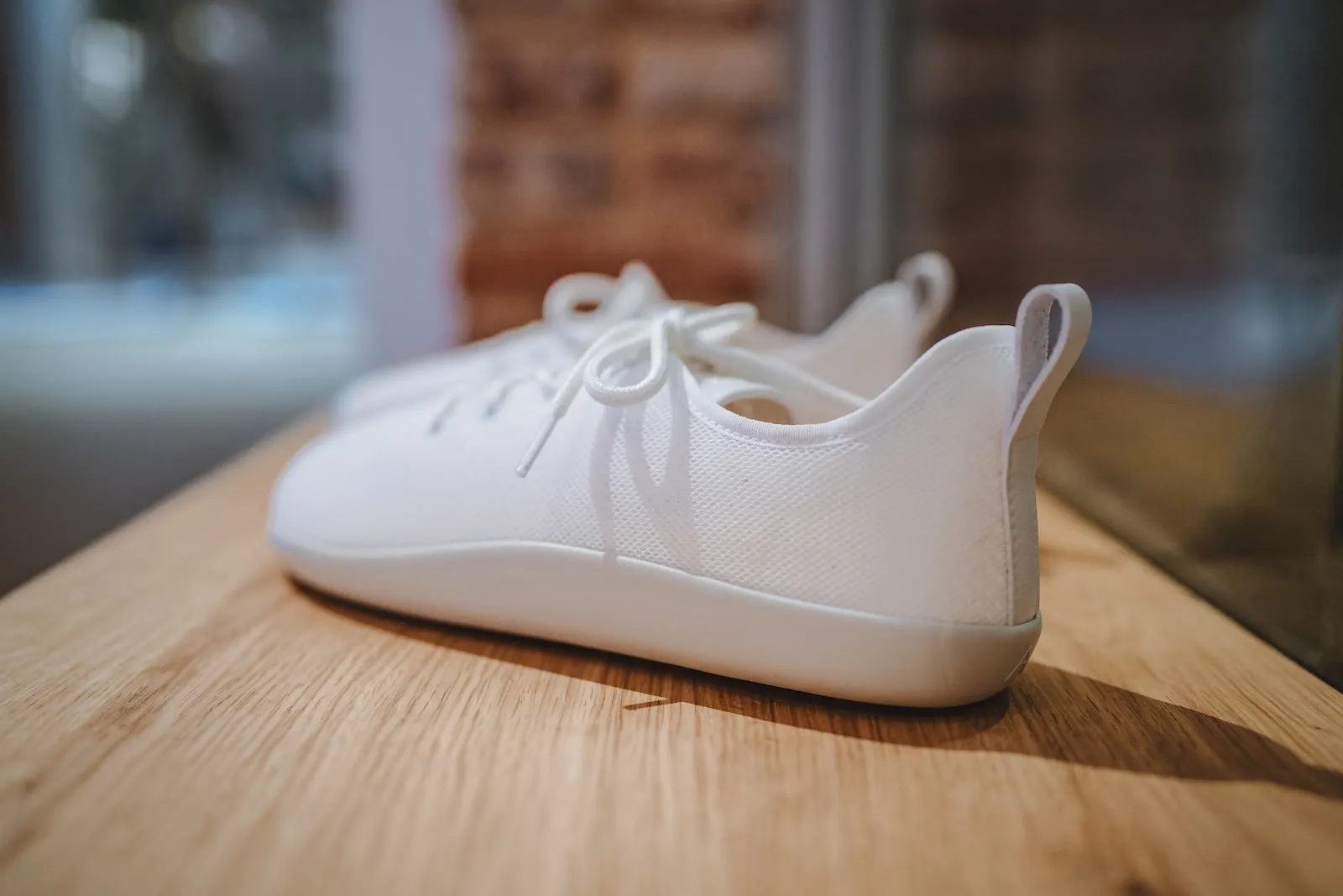 Men's Flow Comfort white sneakers