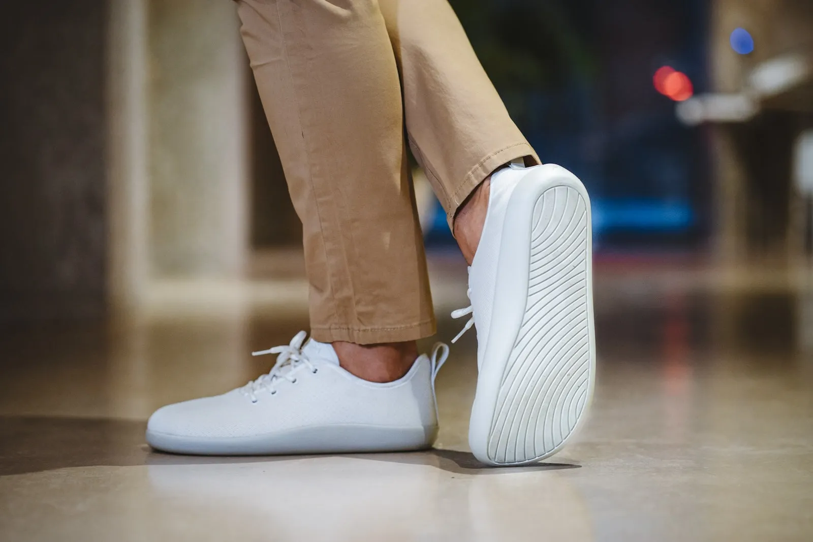 Men's Flow Comfort white sneakers