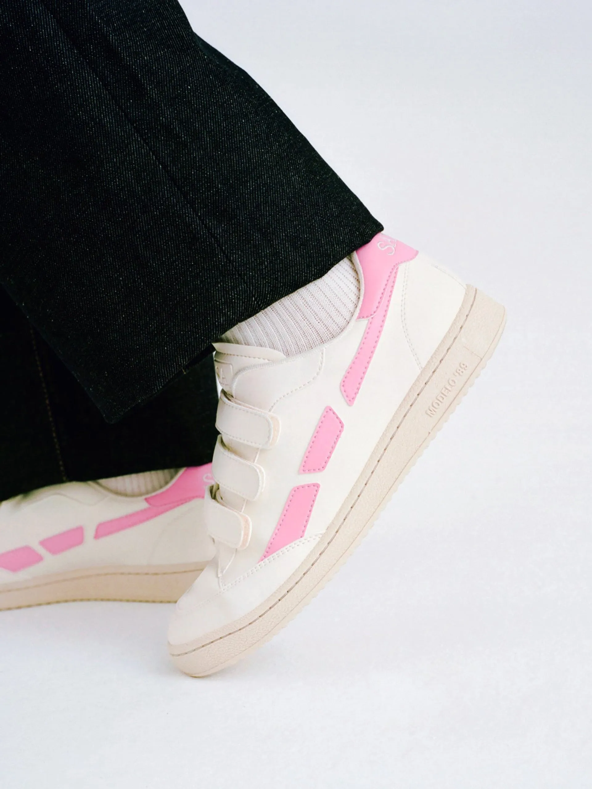 Modelo '89 strap trainer in pink